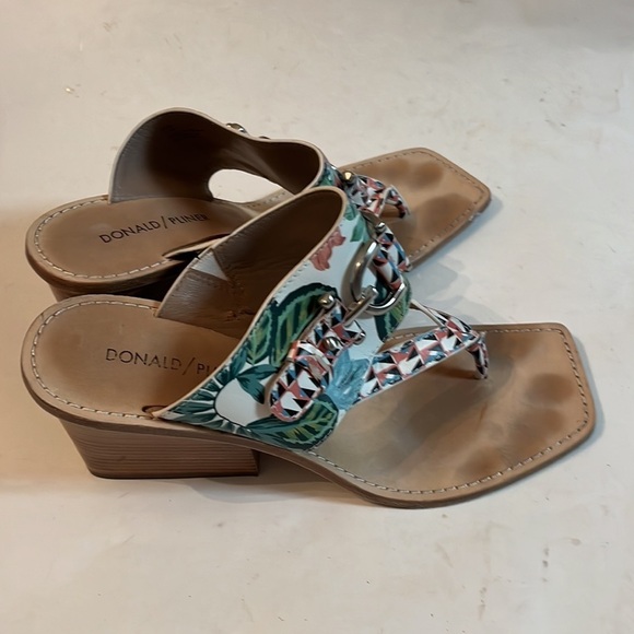 Donald J. Pliner MIMI Sz 7.5 Tropical Print Leather Double Buckle Heel Sandals - Picture 6 of 10